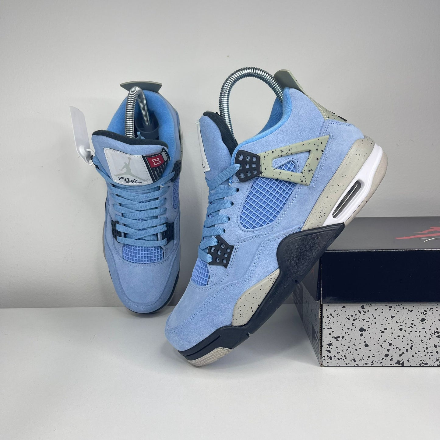 JORDAN 4 Retro University Blue
