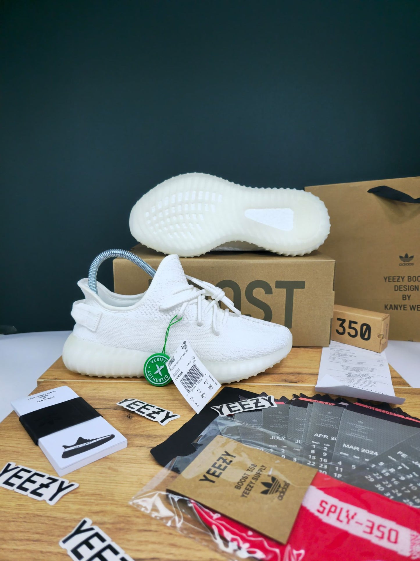 ADIDAS PATIKE Yeezy Cream