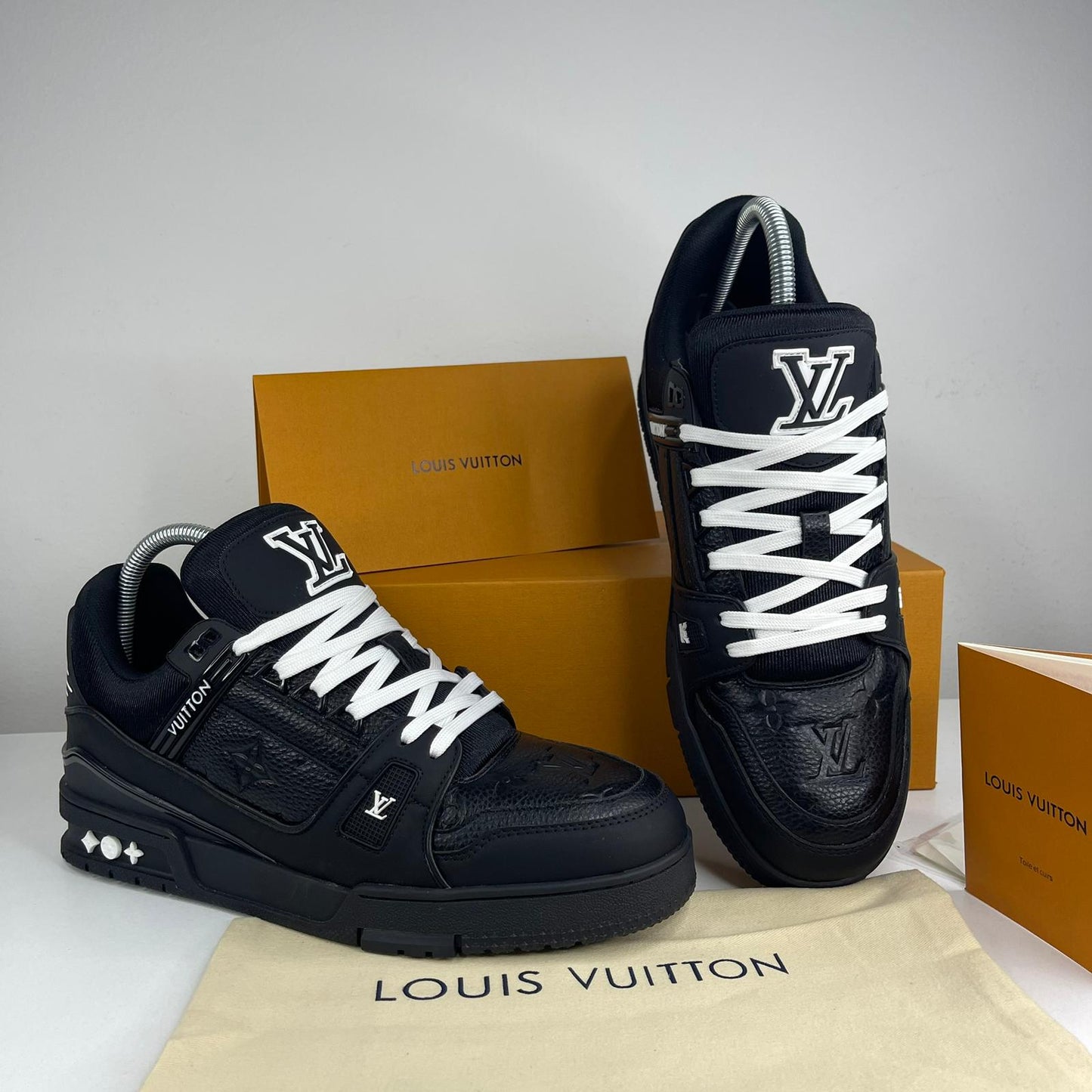 LOUIS Vuitton