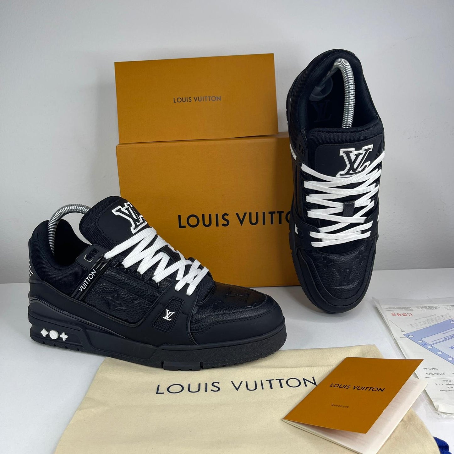 LOUIS Vuitton