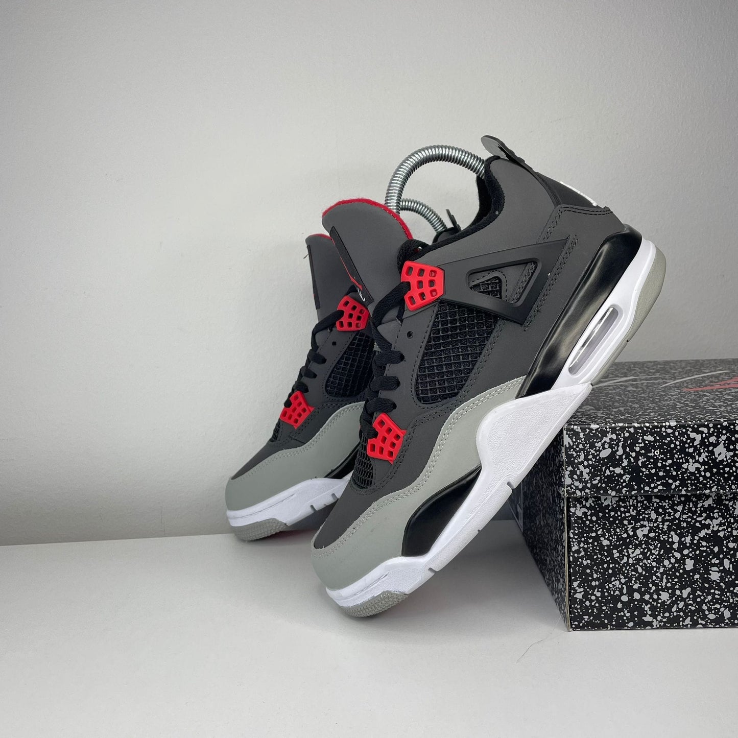 JORDAN 4 Retro Ultra Grey