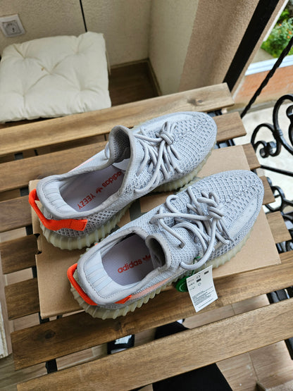 Yeezy Boost 350 V2 Tail Light