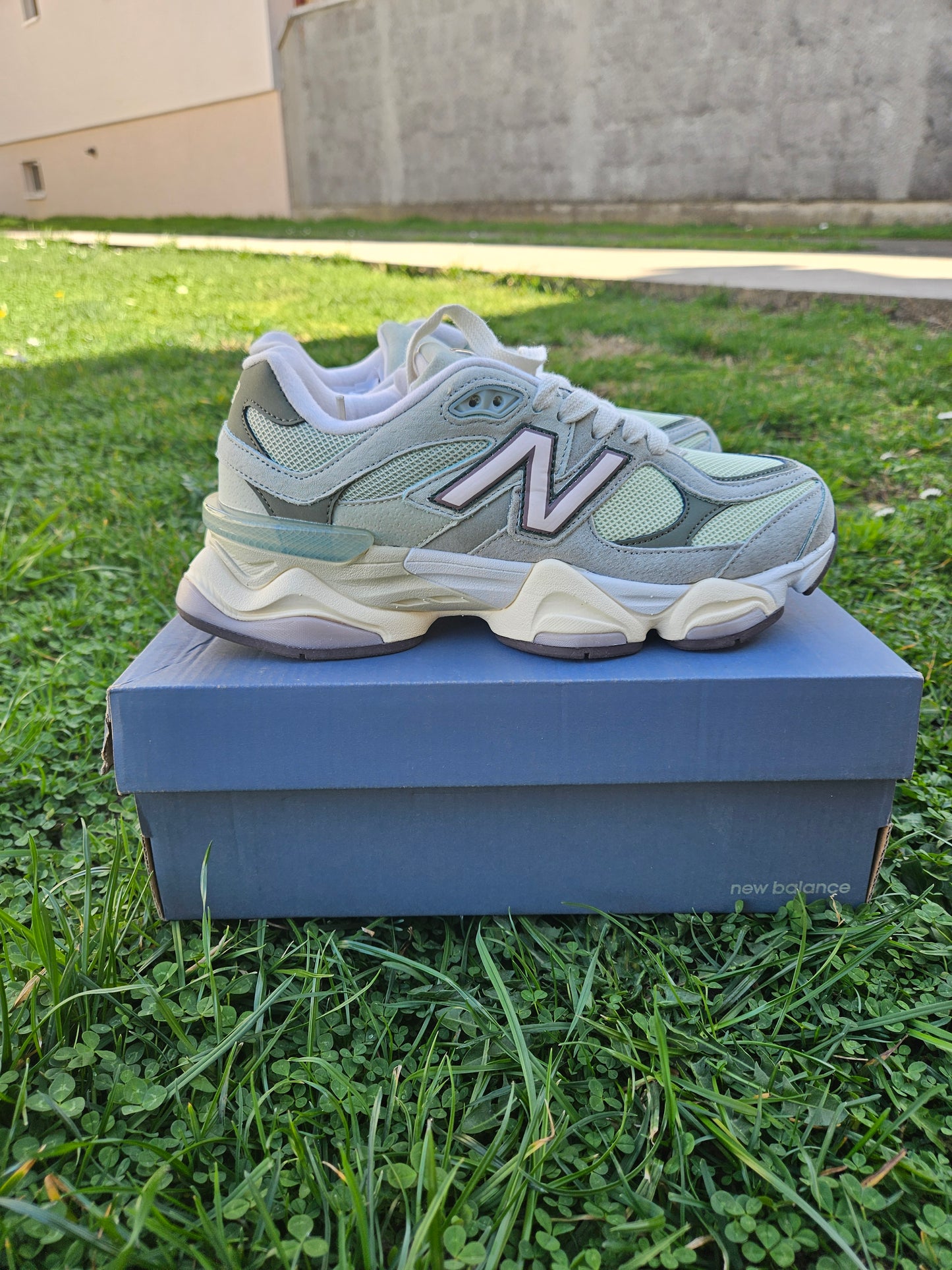 New Balance 9060 (light blue)