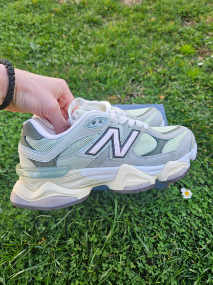 New Balance 9060 (light blue)