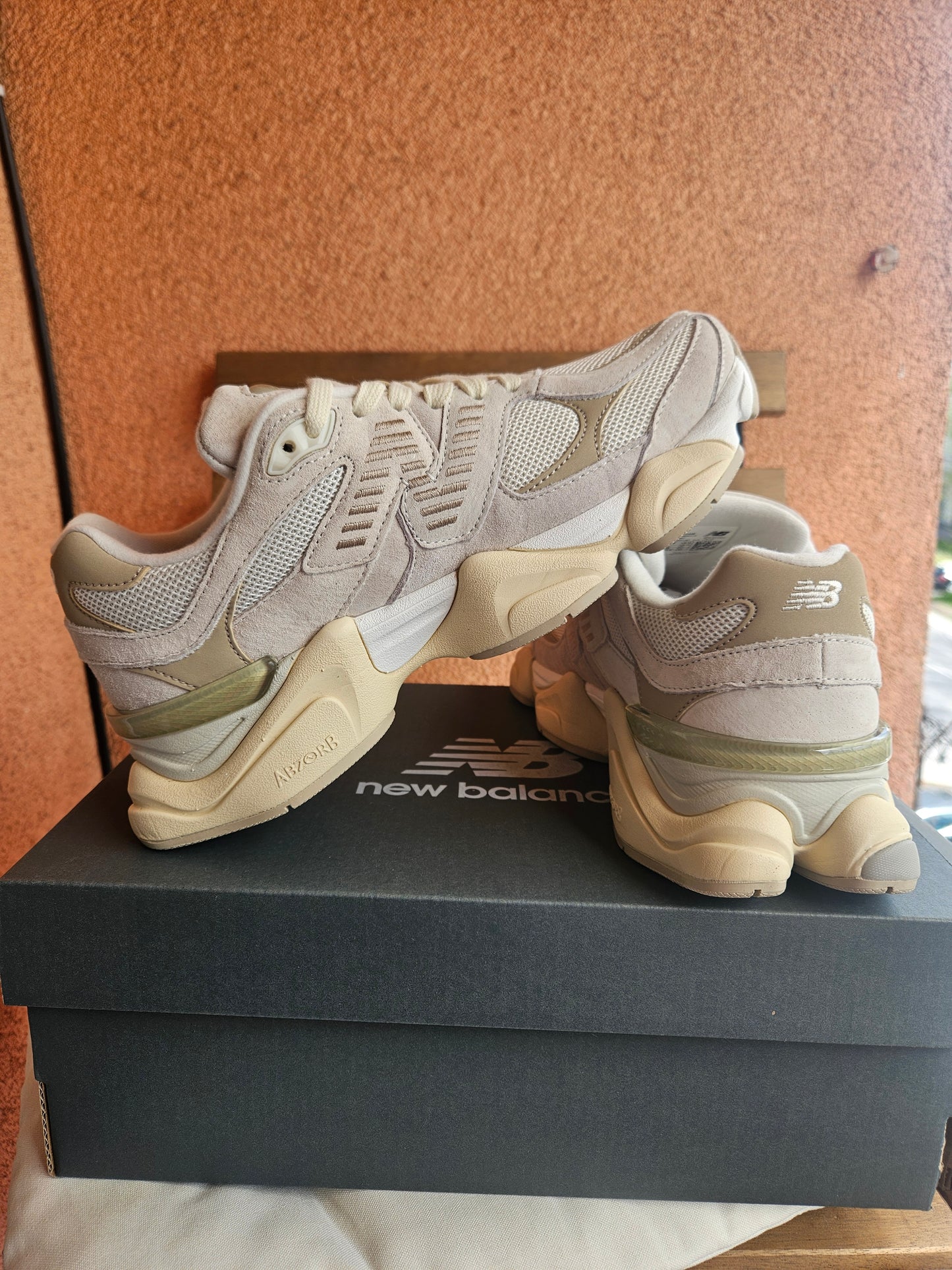 New Balance 9060 (yellow)