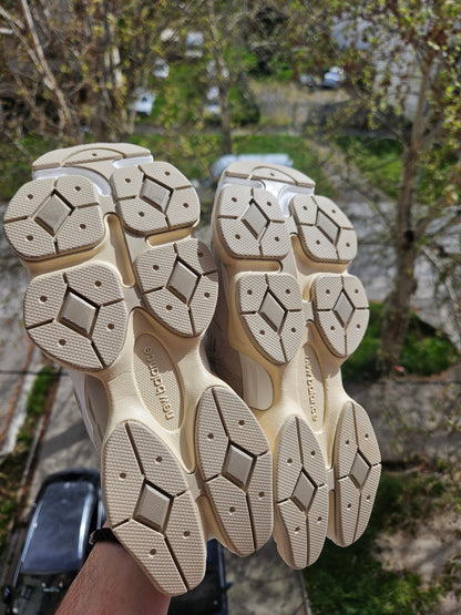 New Balance 9060 (yellow)