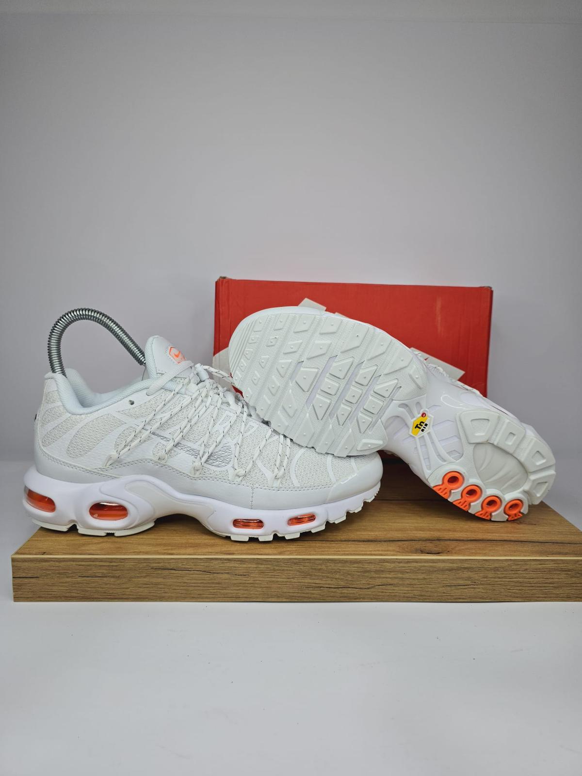 NIKE TN Utility White Safety Orange