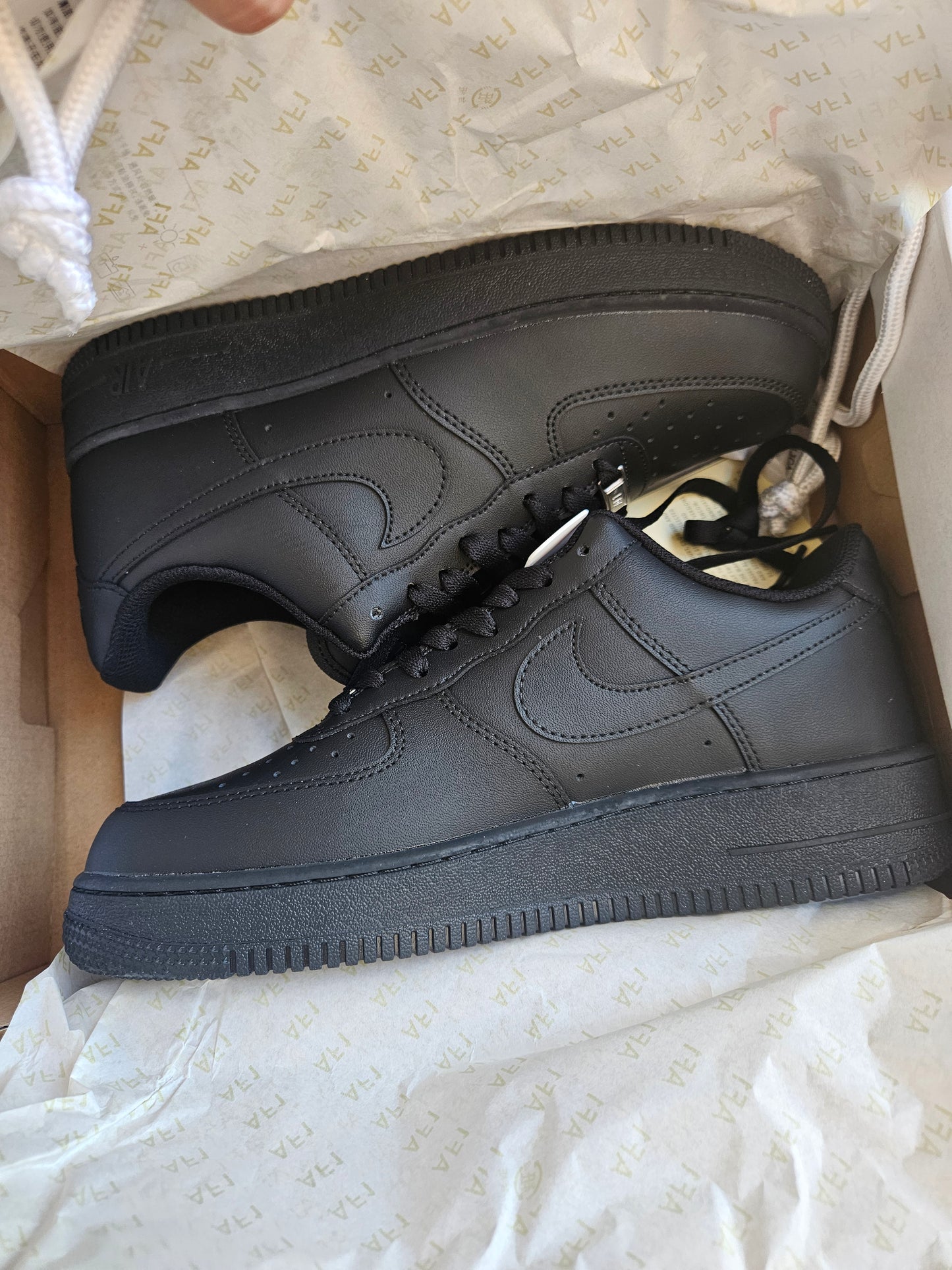 NIKE Air Force 1
